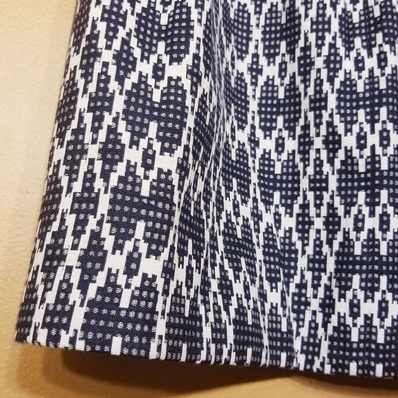 J. Crew Factory | Navy & White Graphic Jacquard Skirt (Size 4) - Picture 4 of 10